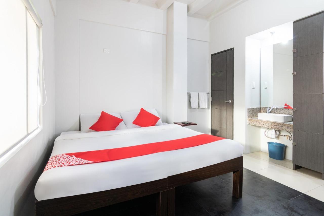 OYO 136 Regal Residences Ciudad Quezon Exterior foto